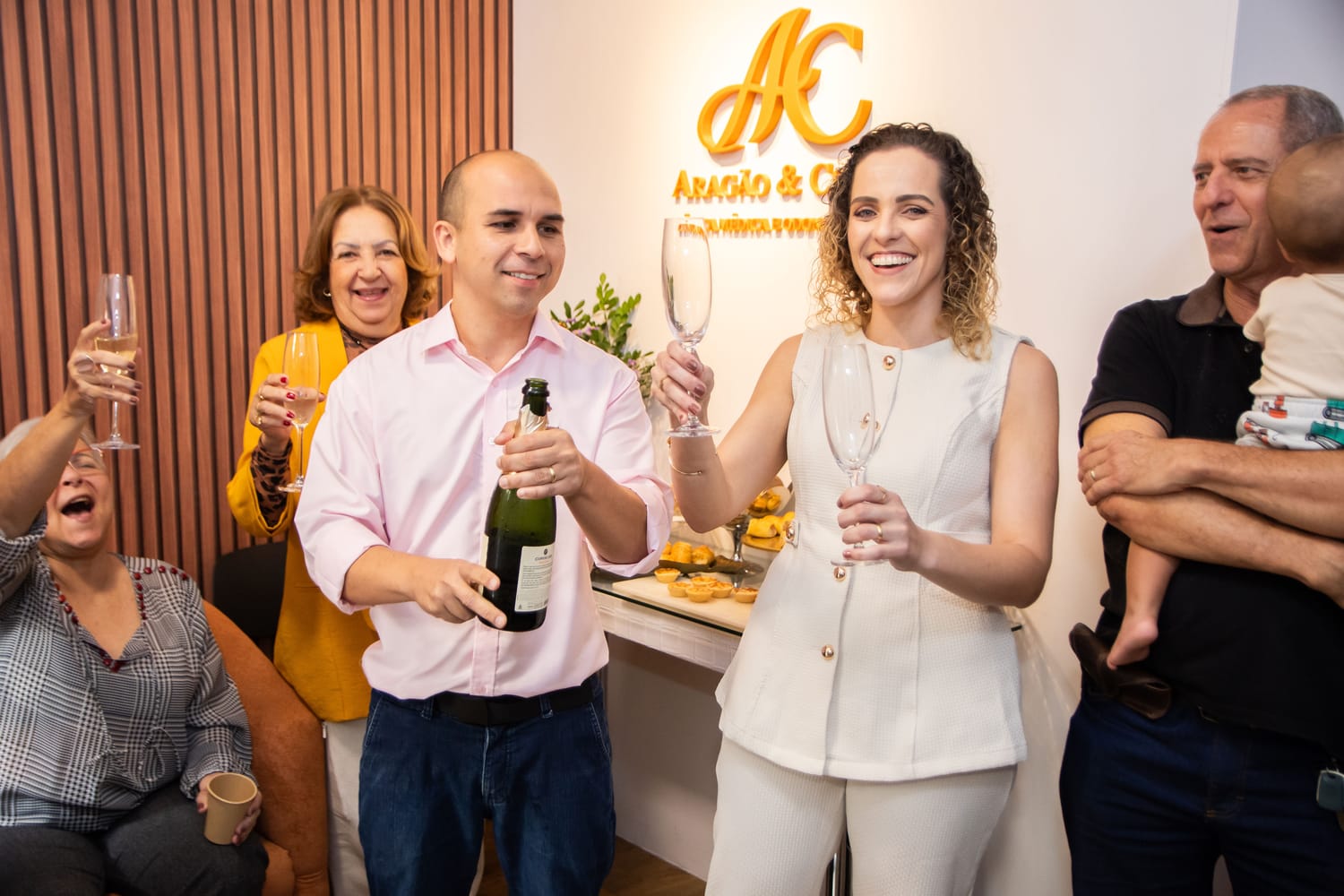 Brinde de inauguração da Clínica Aragão & Cesar com familiares